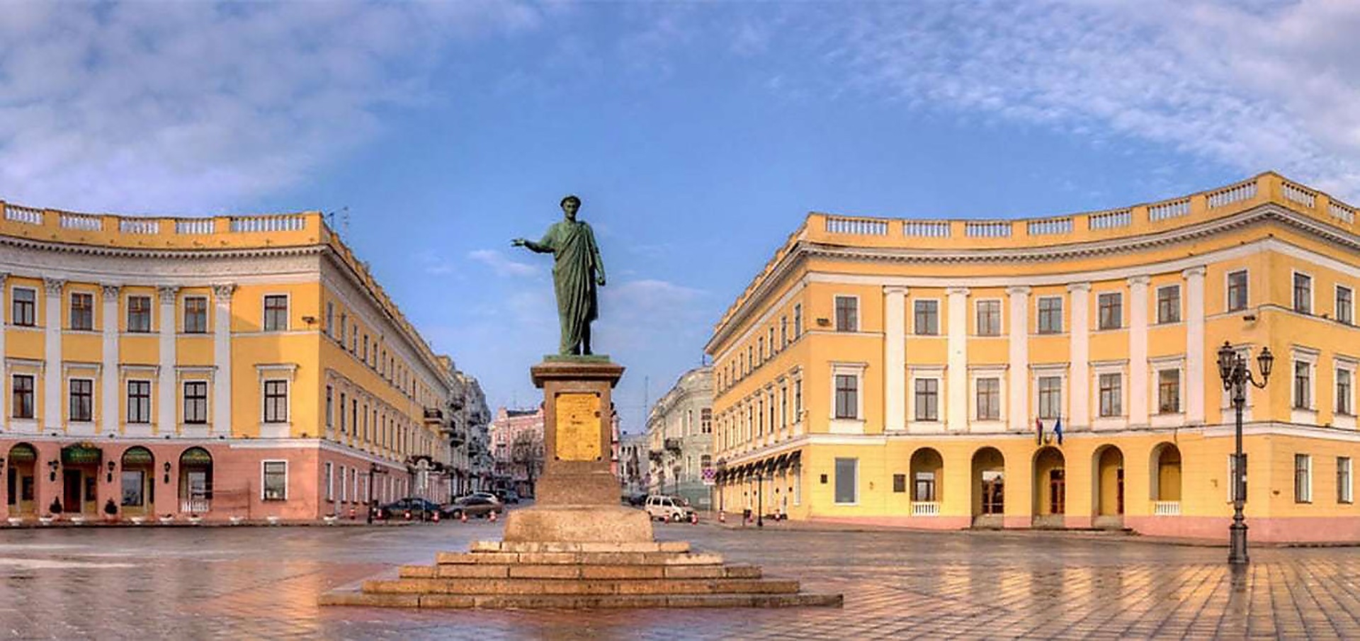 Памятник Дюку Ришелье в Одессе фото